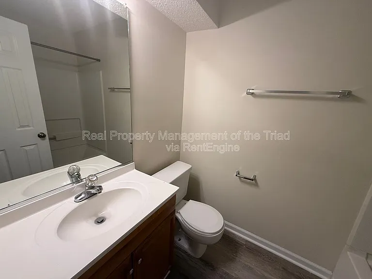 5930 W Friendly Ave #H — Photo 9