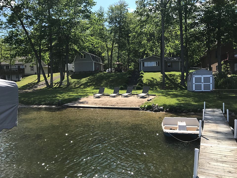 Cottage on double lot!