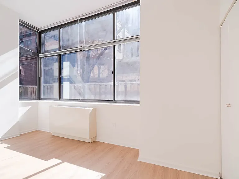 505 W 54th St #825 — Photo 19