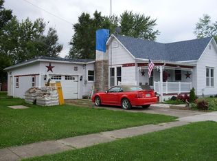 100 Caster St, Eldon, IA 52554