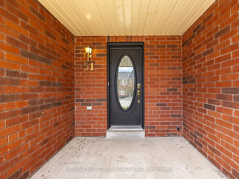 51 Playfair Rd — Photo 4