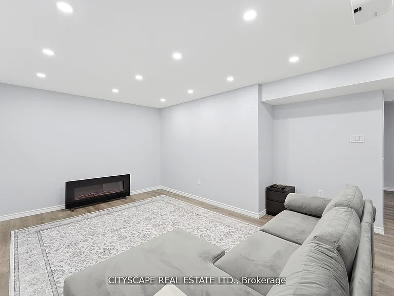 305 Gleave Ter — Photo 29