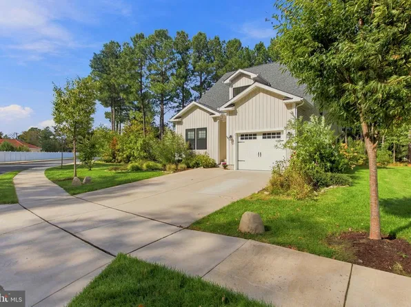 1 Stingray Harbor Dr, Ocean View, DE 19970