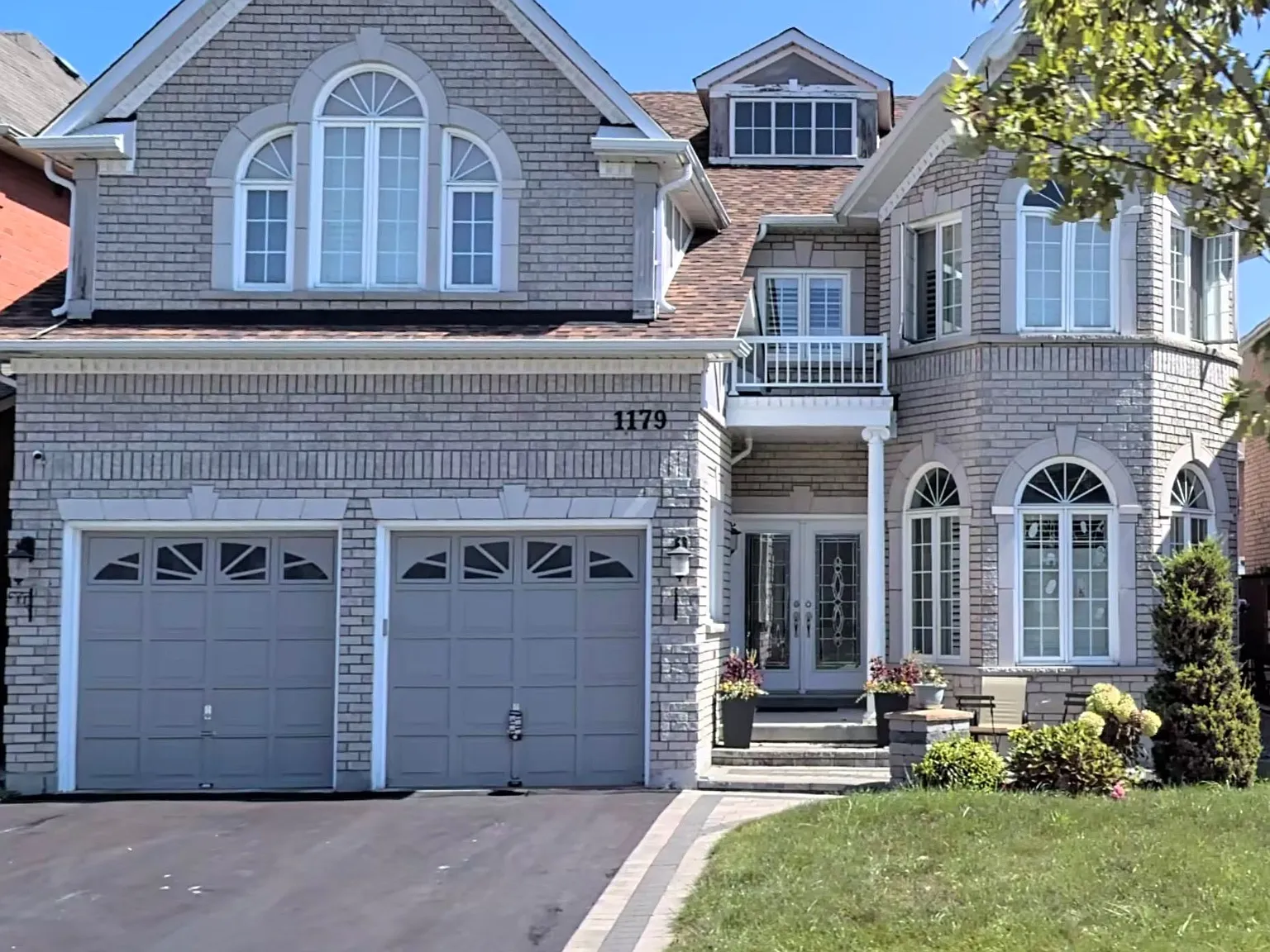 4 bed, $4,400 — Photo 1