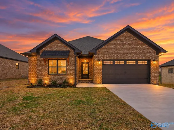 171 Krimson Cir, Albertville, AL 35951