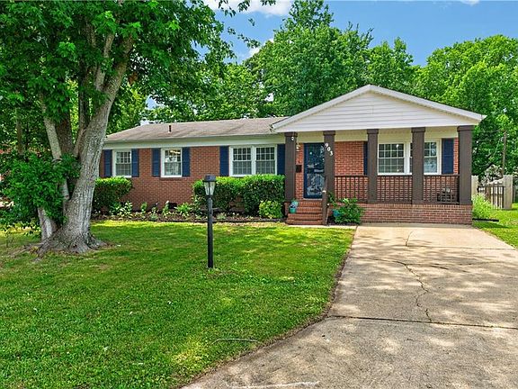 3rd image of 903 Susan Ct