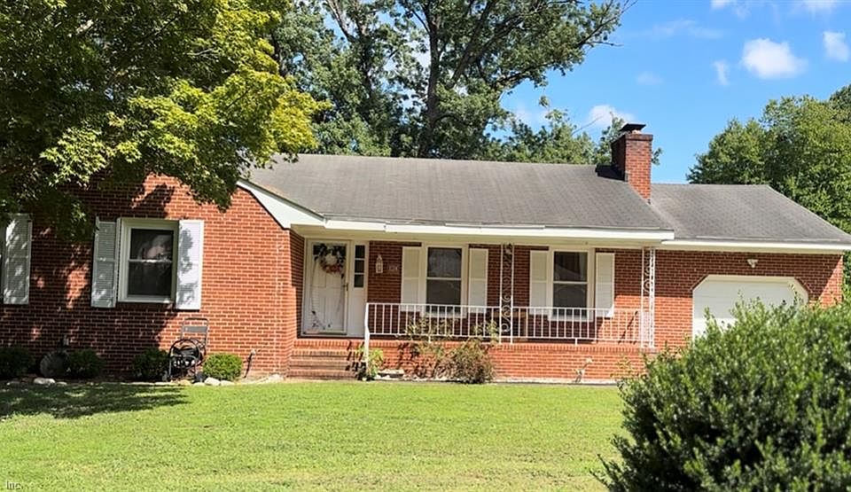 1st image of 124 Yorkshire Dr