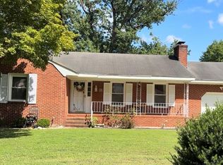 124 Yorkshire Dr, Yorktown, VA 23693