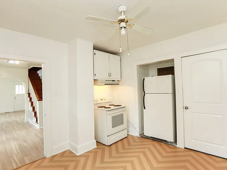 768 Mayfield Ave — Photo 12