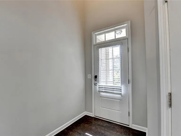 7245 Heritage Oak Ct — Photo 4