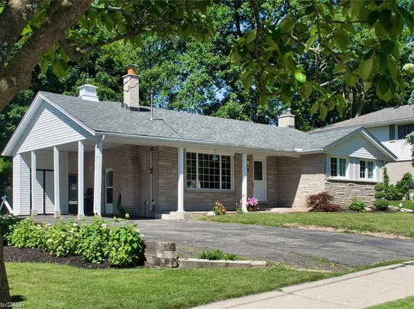 115 Uplands Dr, Kitchener, ON N2M 4X3