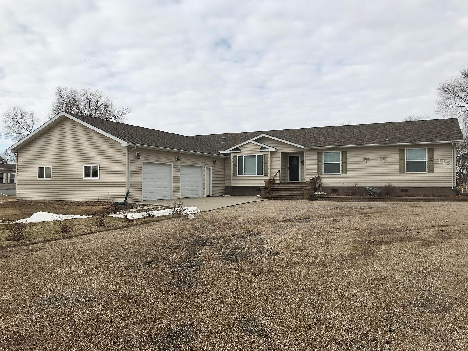 115 2nd St SW, Ellendale, ND 58436 | Zillow