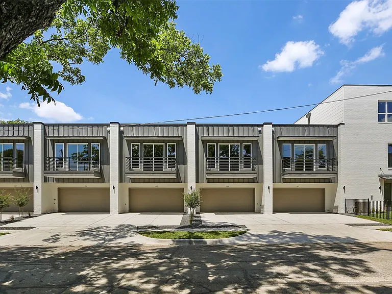 Gorgeous 2 Story Townhomes!