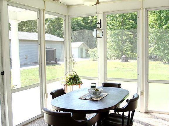 4th image of 13 Deerfield Trl