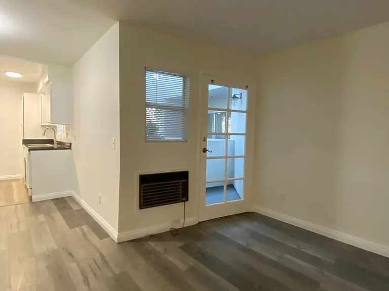 Pico-Wellesley apartments — Photo 2