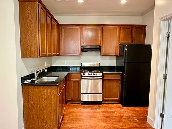 3rd image of 618 Dauphine St APT 4