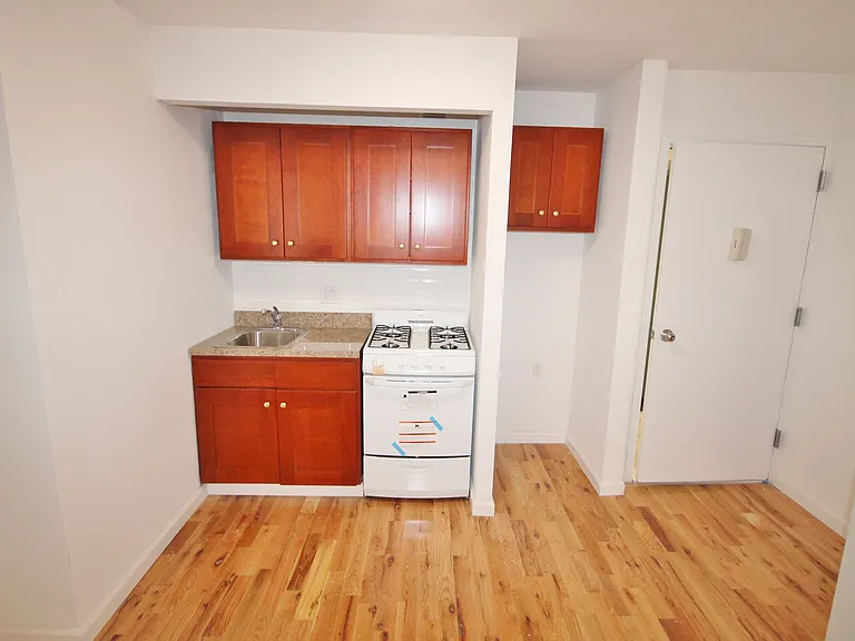 1562 3rd Ave #5 — Photo 3
