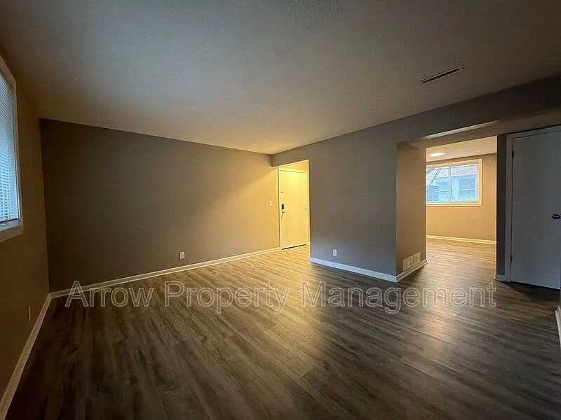 2 bed, 1.0 bath, 830 sqft, $895 — Photo 3