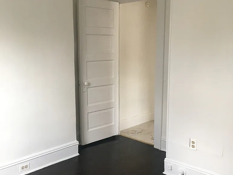 326 Fern Ave #2R — Photo 5