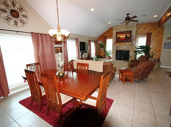 4th image of 1203 Willow Ln