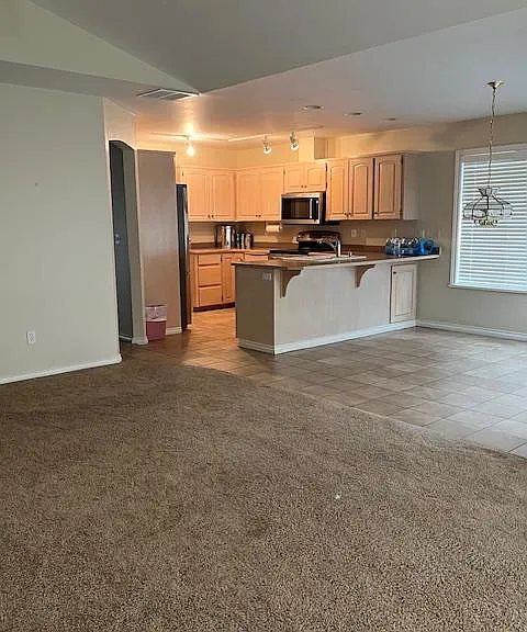 930 Robins Pl — Photo 17