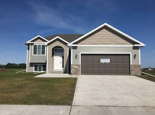 1818 41st St S, Moorhead, MN