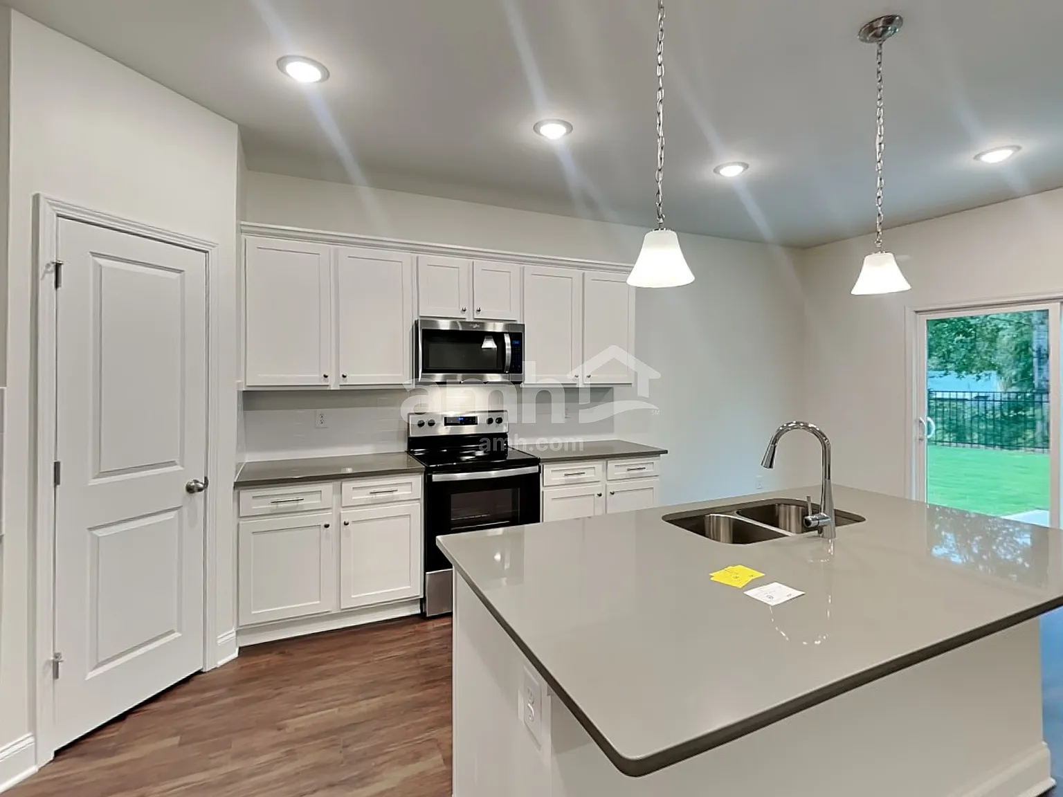 4 bed, 2.5 bath, 2297 sqft, $2,740 — Photo 3