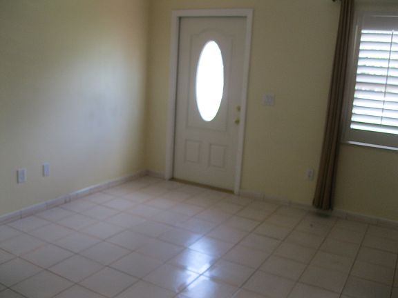 3rd image of 2951 Poinciana Dr