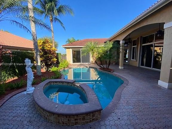 5th image of 3600 SW 185th Ave