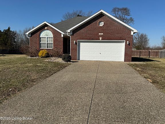 3rd image of 632 Erin Cir