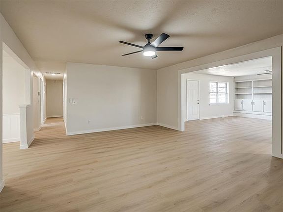 5th image of 601 Wood Crest St