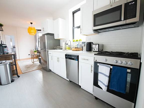 3rd image of 12 W 104th St APT 1W