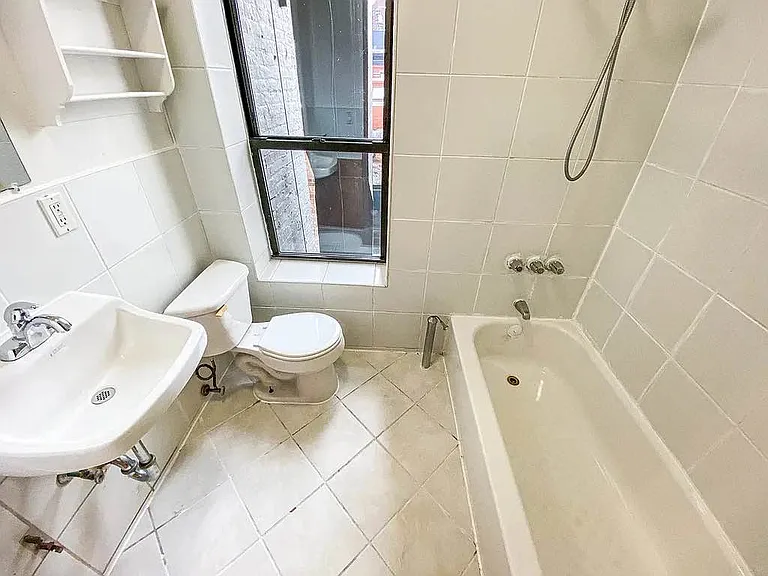 2246 1st Ave #5 — Photo 3