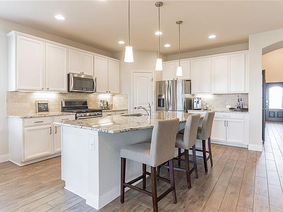4th image of 8006 Mozart St