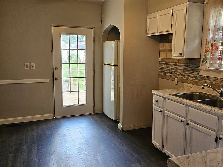1410 E Indiana St — Photo 5