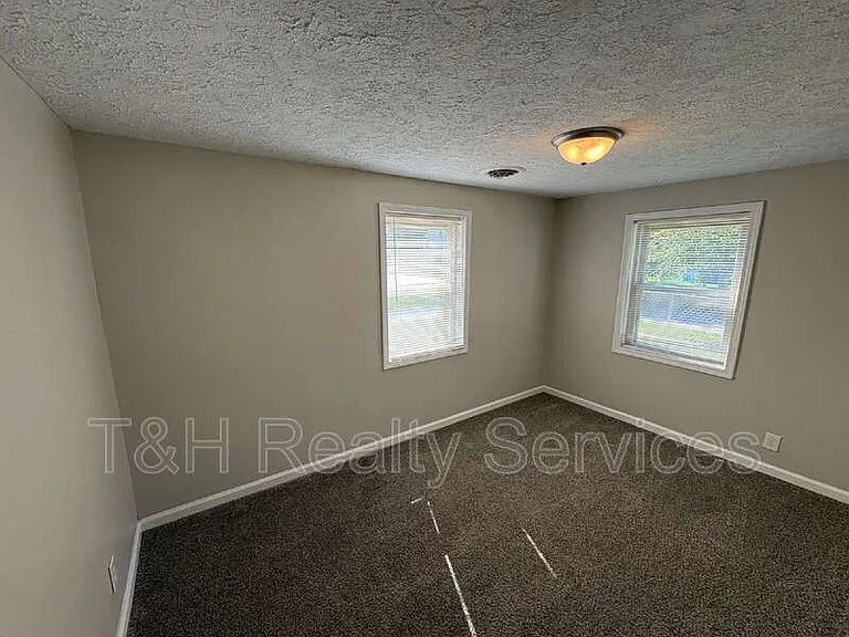 220 Walker St — Photo 11