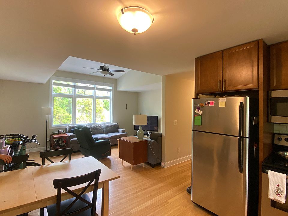Kitchen/dining area to LR