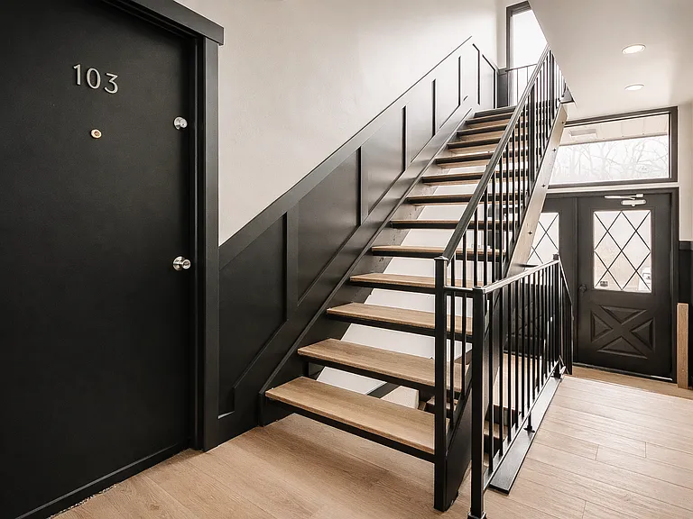 All New Luxury Living In Plymouth — Photo 34