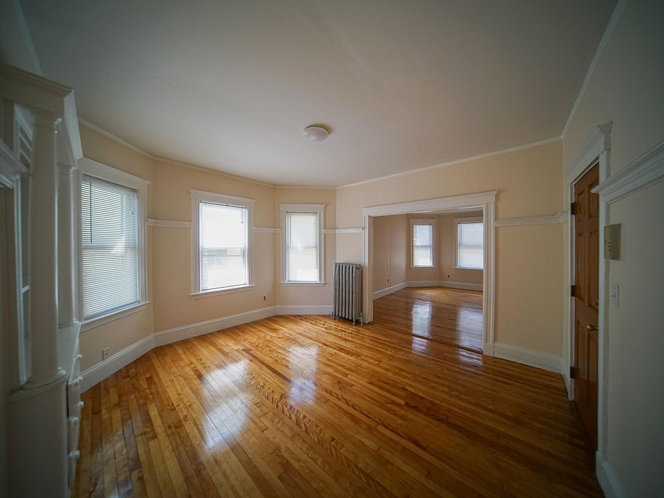 2nd image of 52 Brainerd Rd #U2