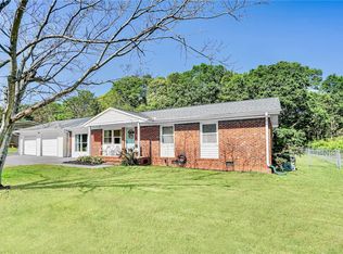 1207 Oak Dr, Pendleton, SC 29670