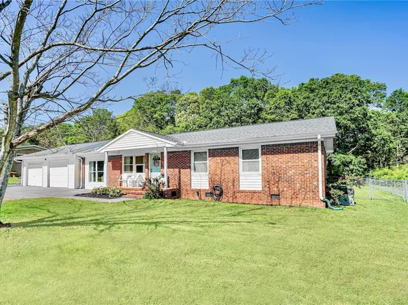 1207 Oak Dr, Pendleton, SC 29670