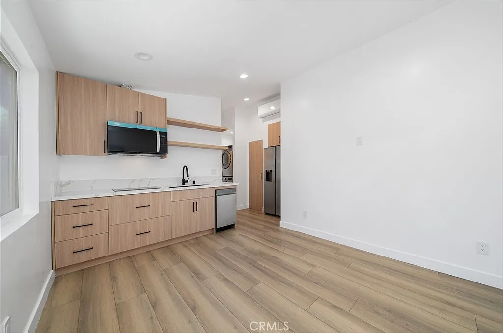 1 bed, 416 sqft, $2,275 — Photo 4