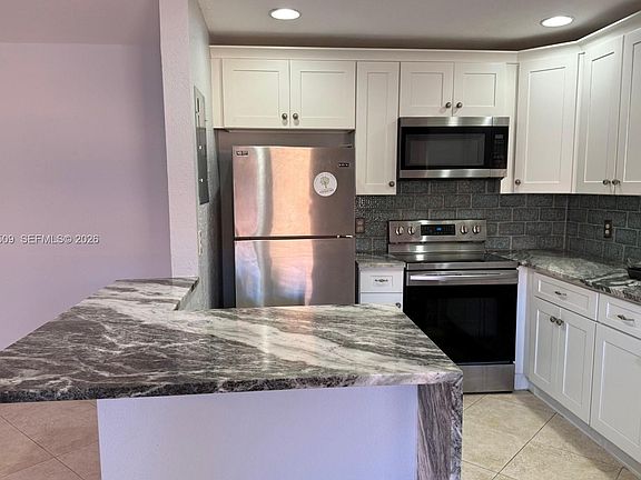 5th image of 566 Saxony Dr #566-L