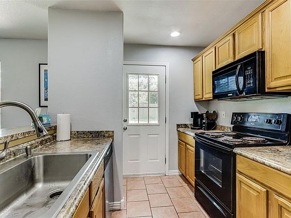 2nd image of 2910 Bergen Ln