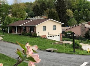 1274 Tartan Ln, Morgantown, WV 26505