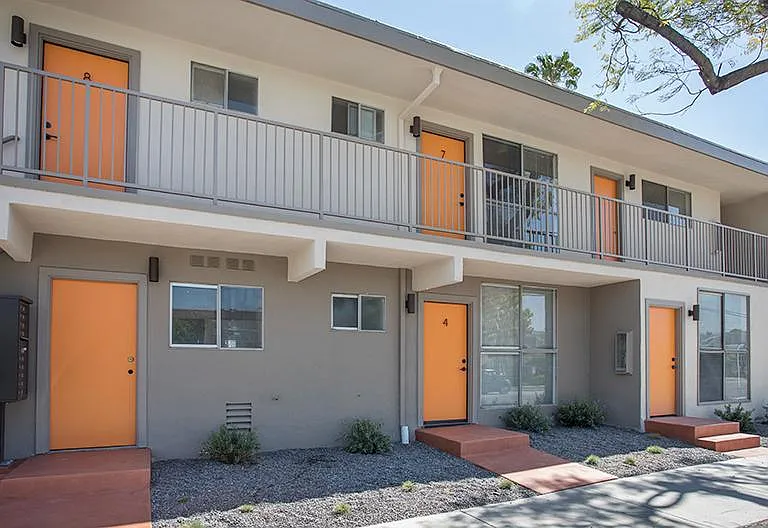 377 W Lexington Dr #8 — Photo 15