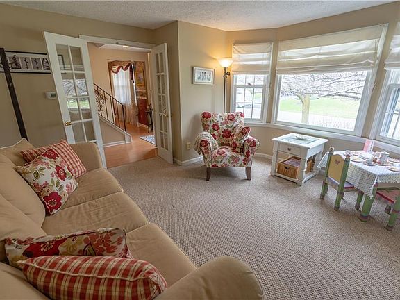 5th image of 755 Somerset Dr
