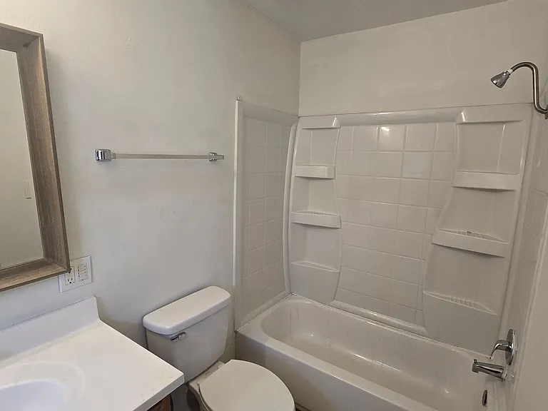 2614 Monterey St — Photo 9