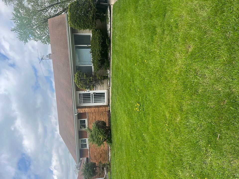 1st image of 700 E 155th St