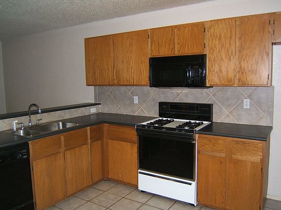 4th image of 605 Penny Ln